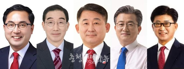 (왼쪽부터) 박희조 동구청장, 김광신 중구청장, 서철모 서구청장, 정용래 유성구청장, 최충규 대덕구청장.