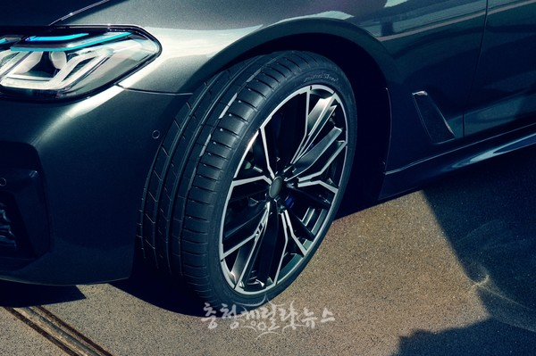 한국타이어의 초고성능 스포츠 타이어 벤투스 S1 에보3(사진=한국타이어)